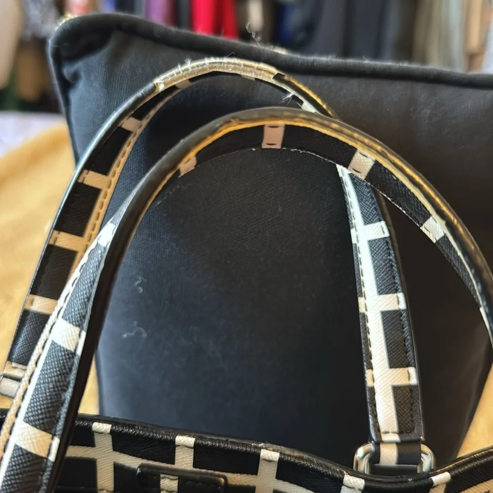 Kate Spade black & white very clean - Picture 5 of 15